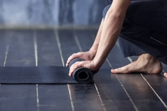 Shelley Lyons Yoga setting