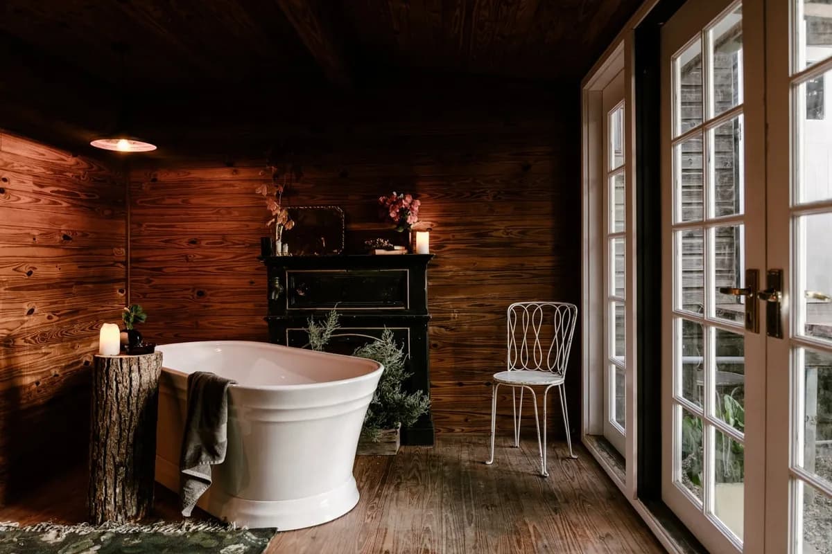 Neranwoods Bathhouse Cottage setting