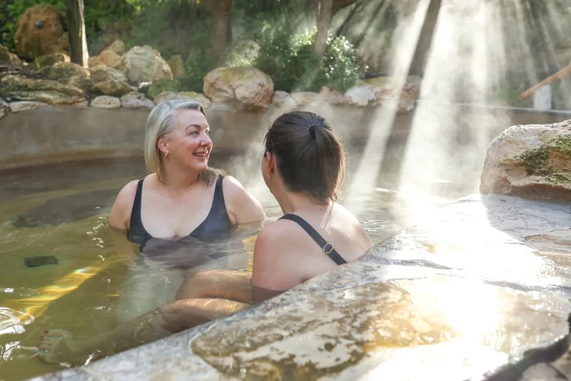 Peninsula Hot Springs setting