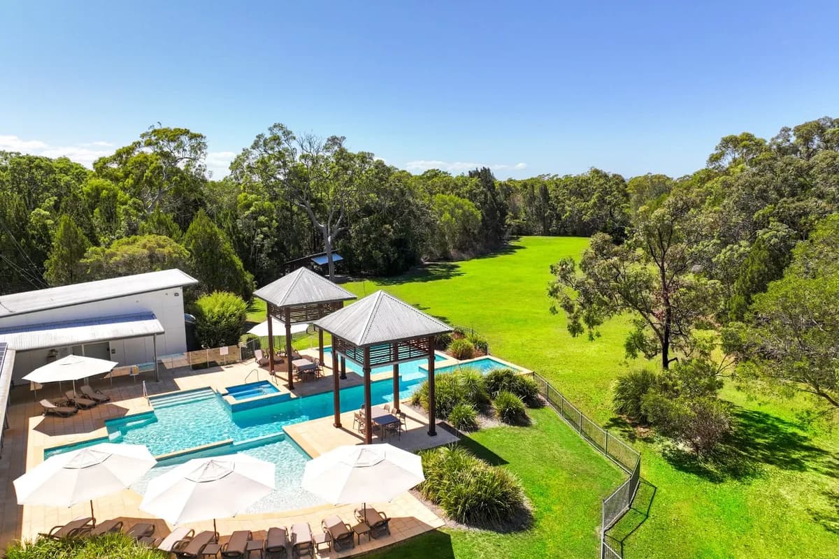 Beach Road Holiday Homes setting