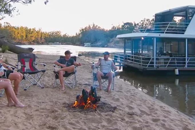 Echuca Luxury Houseboats setting