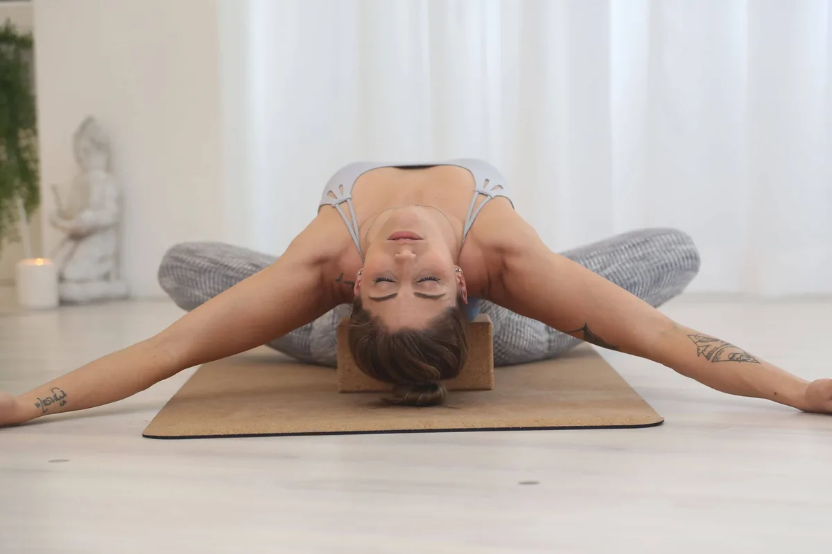 Bend and Fly Yoga West End setting